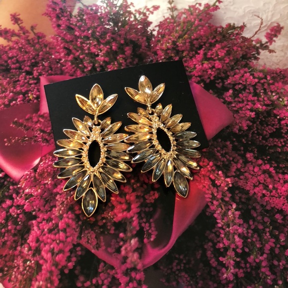 Jewelry - rose and gray flower drop earrings